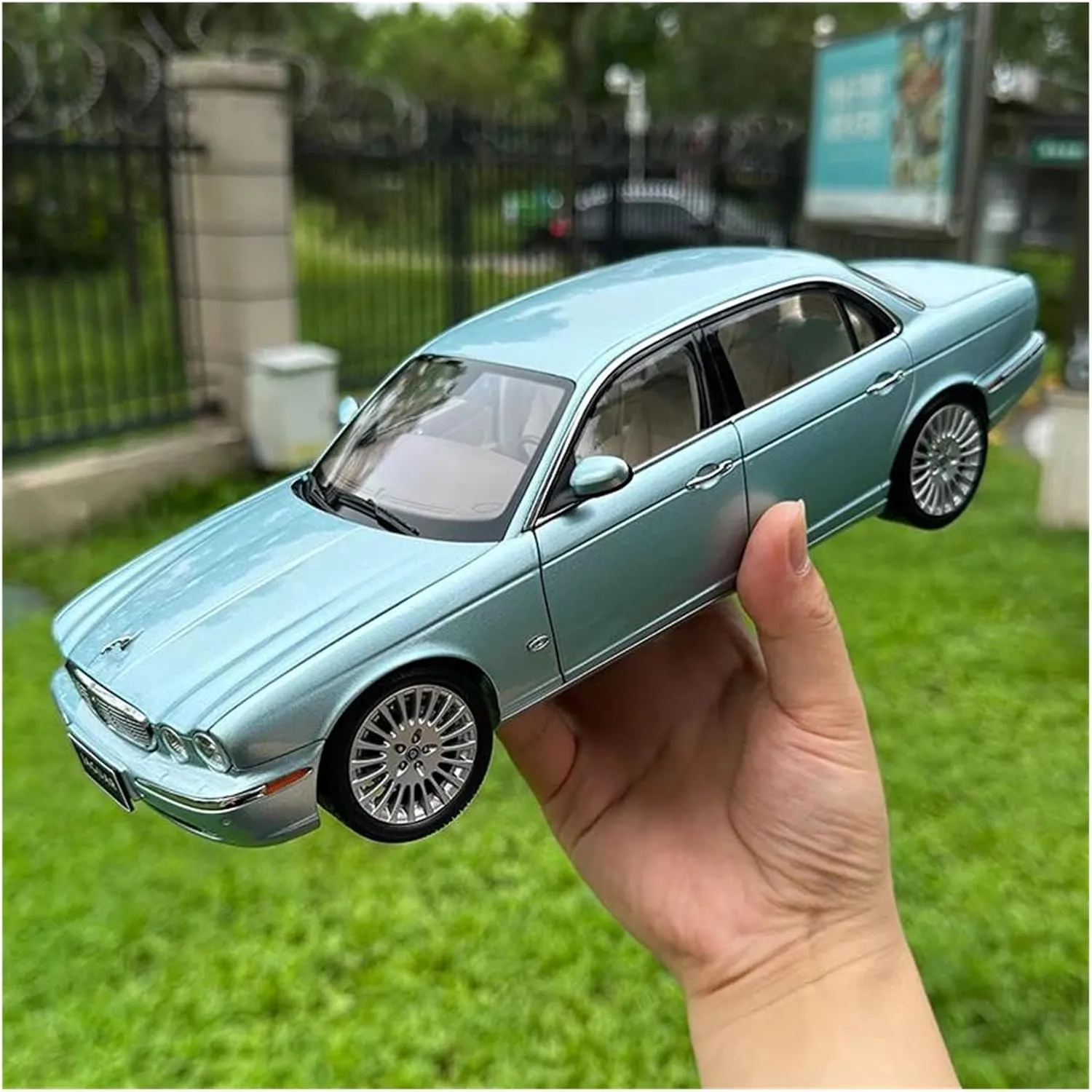 1 18 for Jaguar XJ6 X350 Diecast Alloy Car Model Classic Sedan Model Adult Decoration Collectible Gift Simulation Vehicle Playset(Blue)