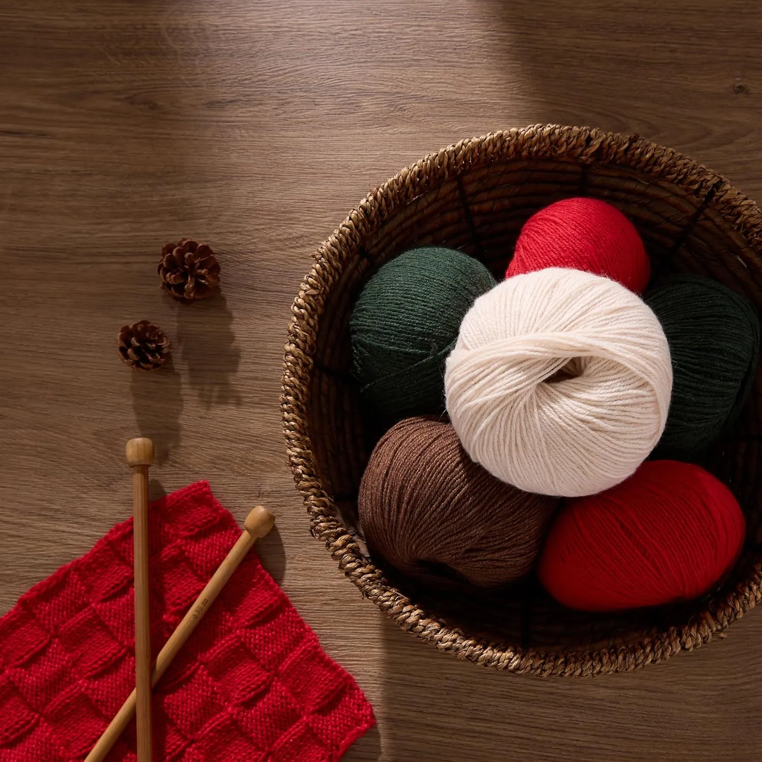 100% Inner Mongolian Cashmere Yarn, 6-Ply Luxurious and Soft Yarn for Hand Knitting & Crocheting (Coffee,1 Ball)