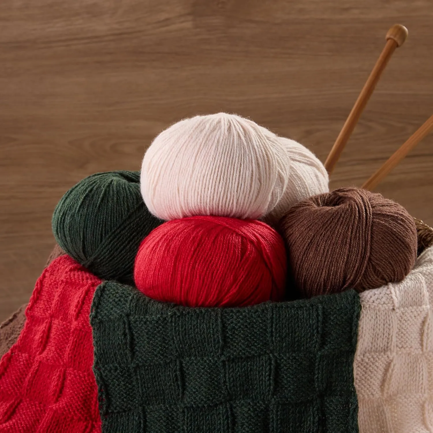 100% Inner Mongolian Cashmere Yarn, 6-Ply Luxurious and Soft Yarn for Hand Knitting & Crocheting (Coffee,1 Ball)