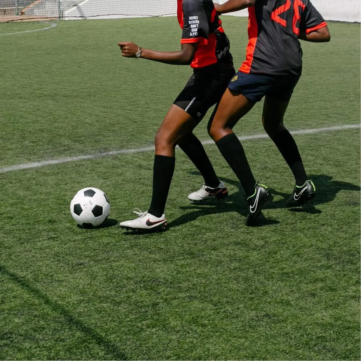 Classic Black and White Soccer Ball Size 3 Size 4 Size 5 for boy and Girl and for Adult Lawn Indoor Outdoor and Sports Training Balls