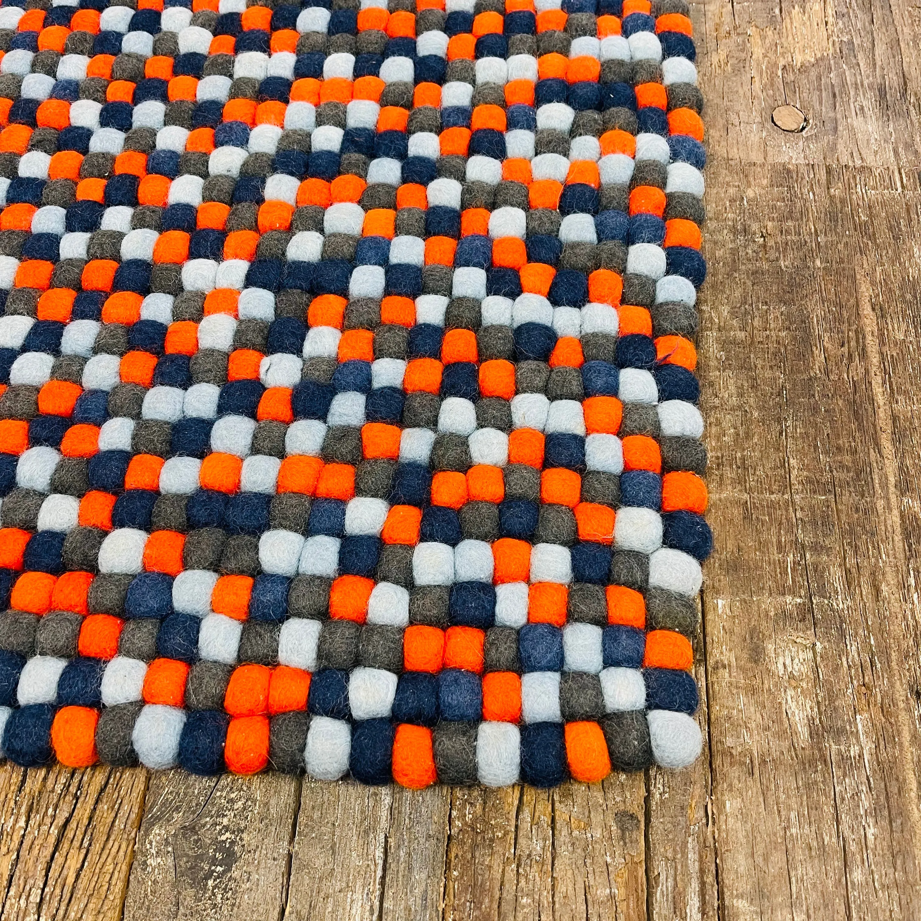 FELT WOOL BALL RUG 200x100cm