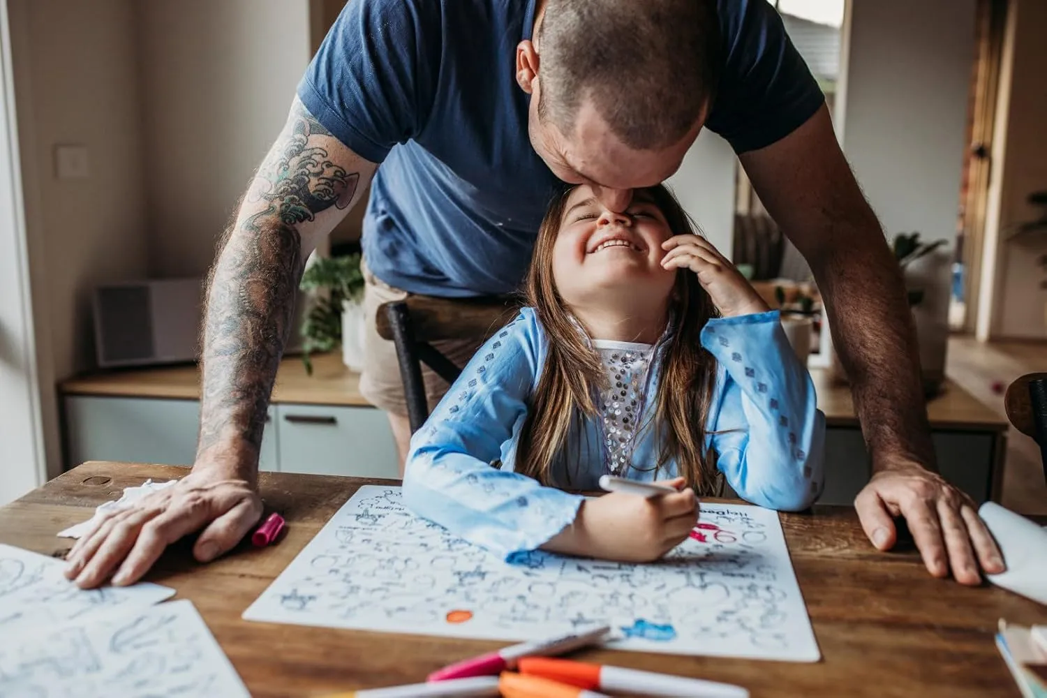 Hey Doodle Aussie Animals Classic Doodle Mat – Reusable Silicone Coloring Mat for Toddlers and Kids – Educational Wildlife Activity Pad with 9 Markers – Mess-Free Travel Toy – Ages 3-7