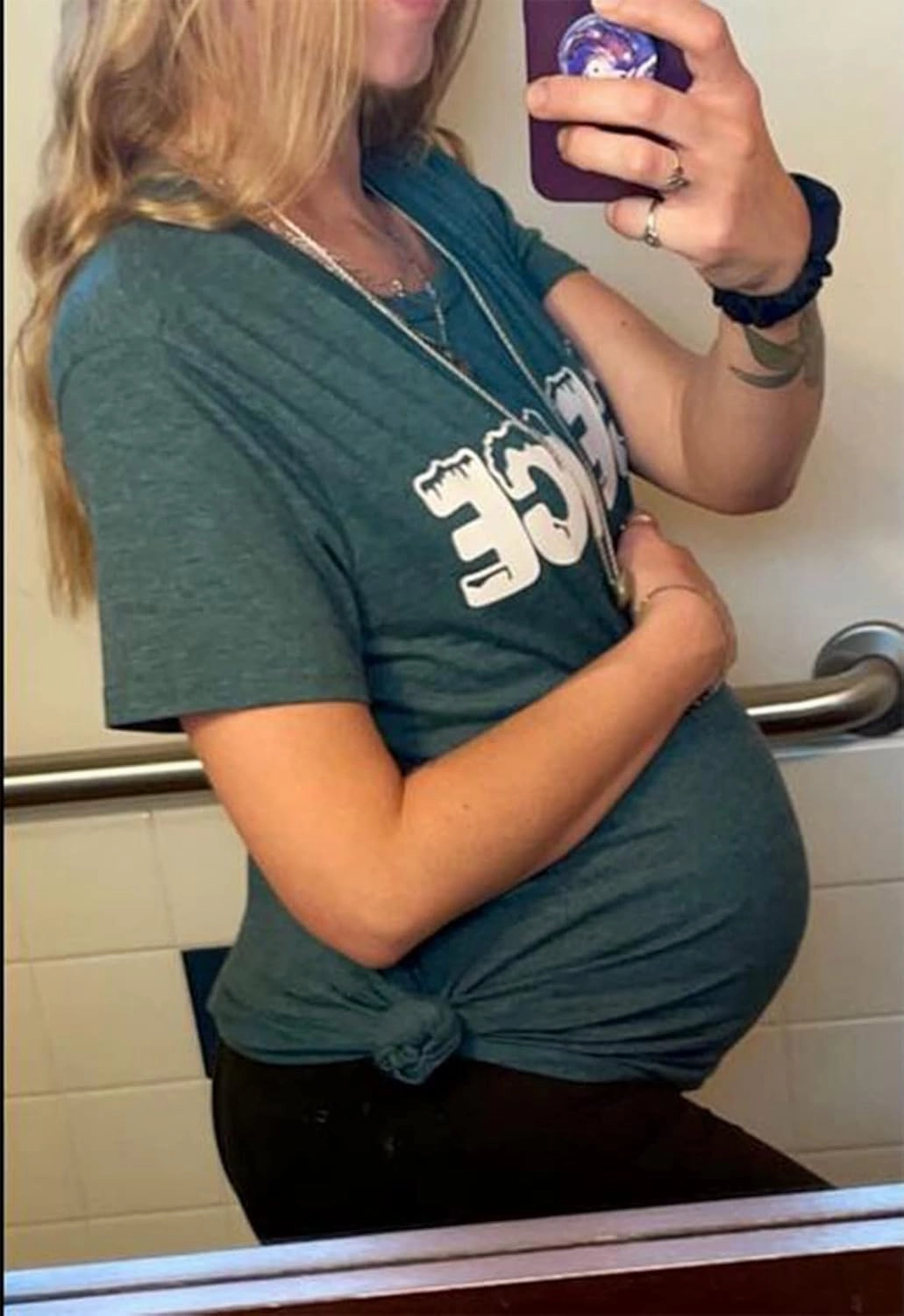 Ice Ice Baby Maternity T-Shirt Women Pregnancy Announcement Shirt Funny Letter Print Pregnant Mom Tee Tops