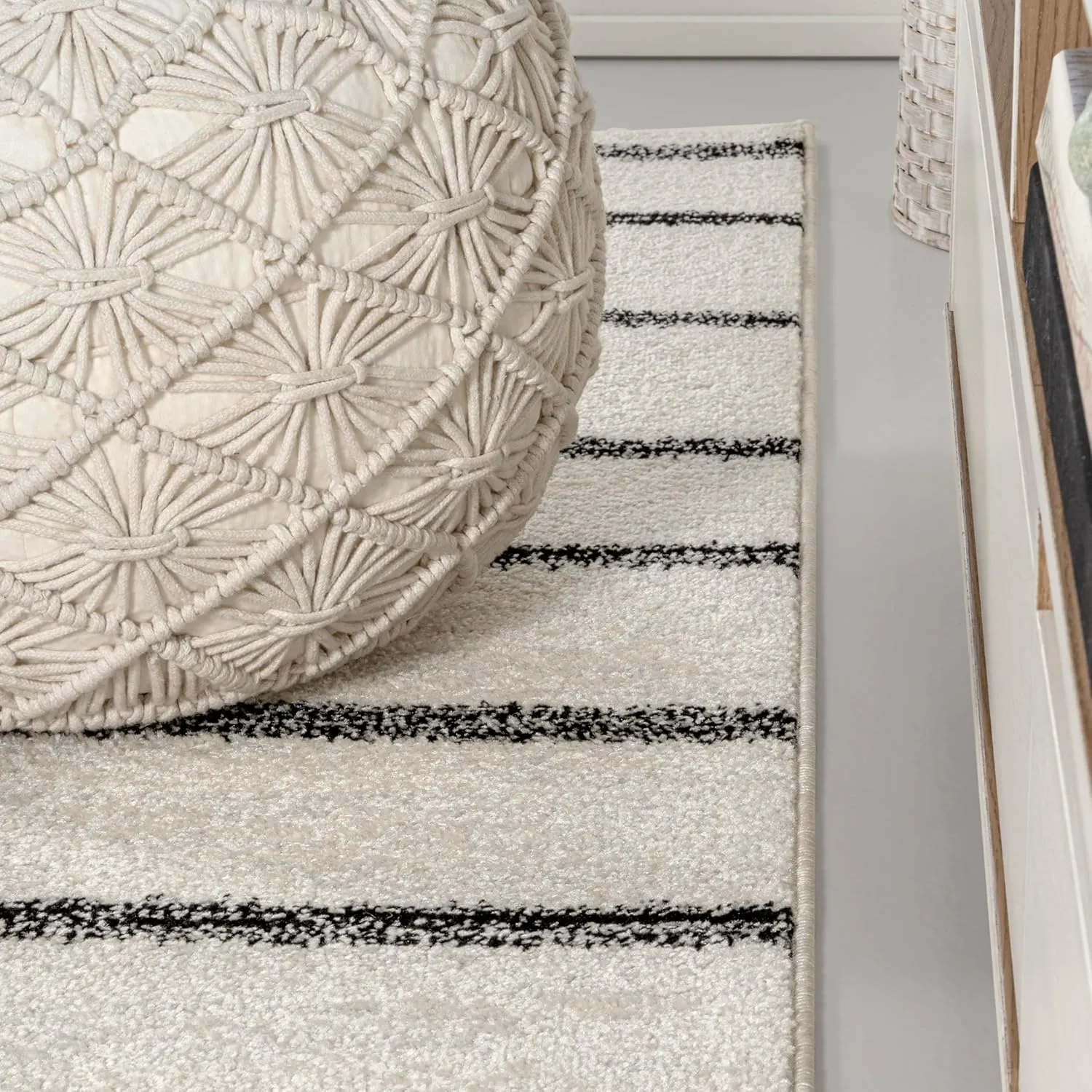 JONATHAN Y MOH201D-5 Williamsburg Minimalist Stripe Area Rug, Contemporary, Modern, Bohemian, Scandinavian, Rustic for Living Room, Dining Room, Bedroom, Kitchen, Cream/Black, 5 X 8
