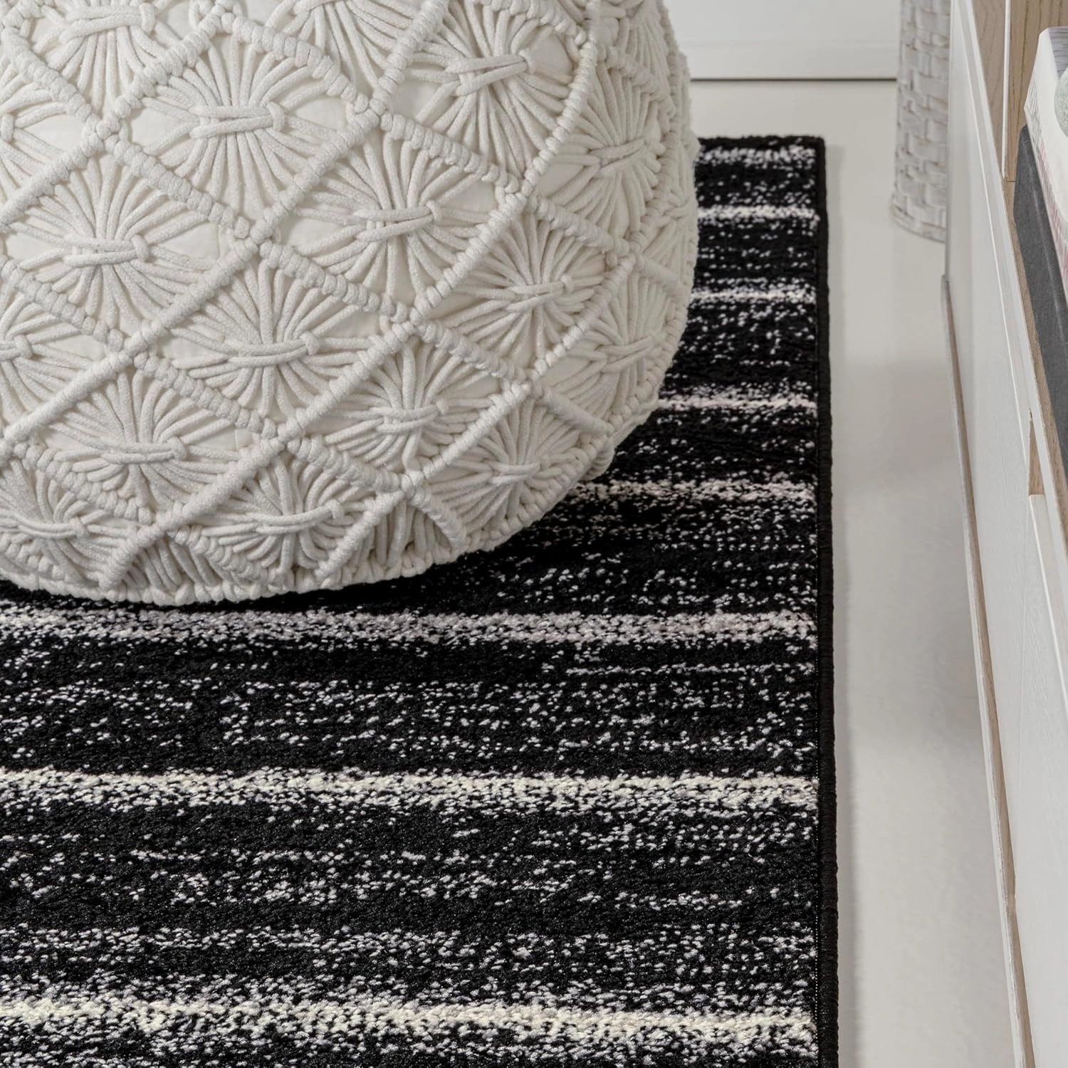 JONATHAN Y MOH201F-5 Williamsburg Minimalist Stripe Area Rug, Contemporary, Modern, Bohemian, Scandinavian, Rustic for Living Room, Dining Room, Bedroom, Kitchen, Black/Cream, 5 X 8