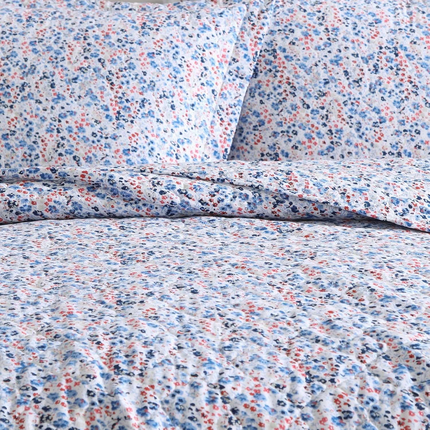 Laura Ashley - King Quilt Set, Breathable Premium Cotton Bedding with Matching Sham(s), Super Soft Floral Bedding Essentials (Leona Flower Red, King)