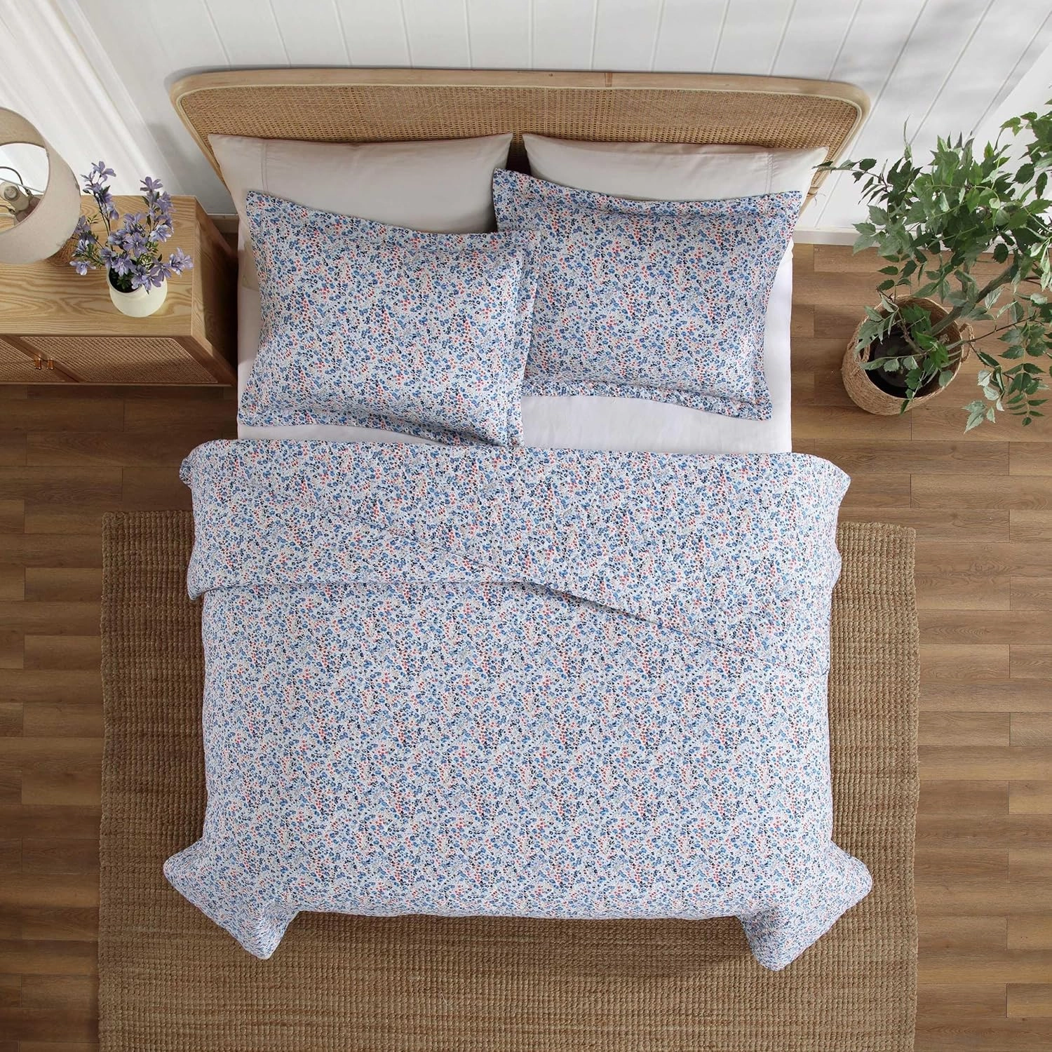 Laura Ashley - King Quilt Set, Breathable Premium Cotton Bedding with Matching Sham(s), Super Soft Floral Bedding Essentials (Leona Flower Red, King)