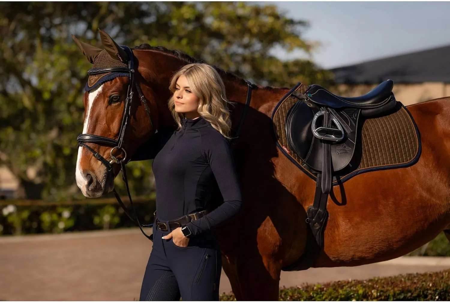 LeMieux Suede Close Contact Saddle Pad - Brick Quilting & Contrast Piping - Fritction Free Suede Binding - Contoured Profile - PU Leather Girth Protection Area - Bamboo Lining