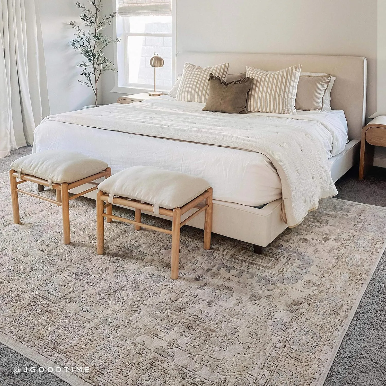 Loloi Teagan Collection 6'-7" x 9'-2" Area Rug in Ivory/Sand - Large, Soft Neutral Rug, High-Traffic Area Rug for Living Room, Bedroom, Home Office, Dining Area