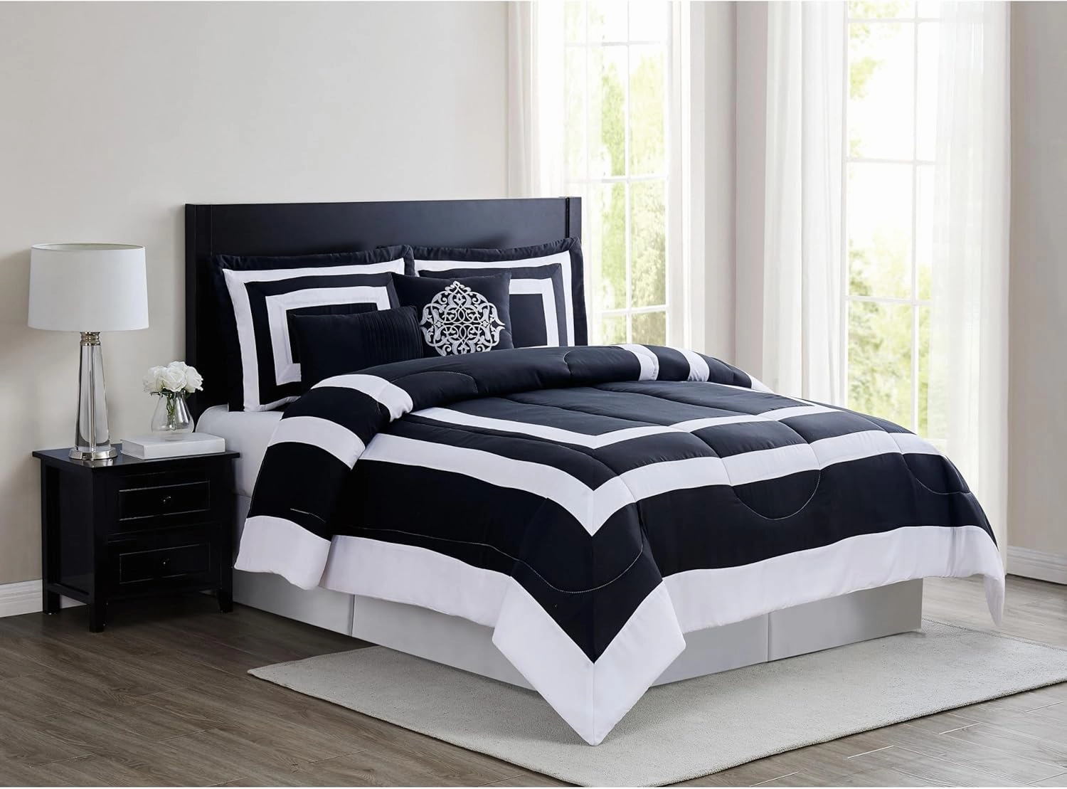 London Fog Raynes Hotel Comforter Set, Full/Queen, White and Black 5