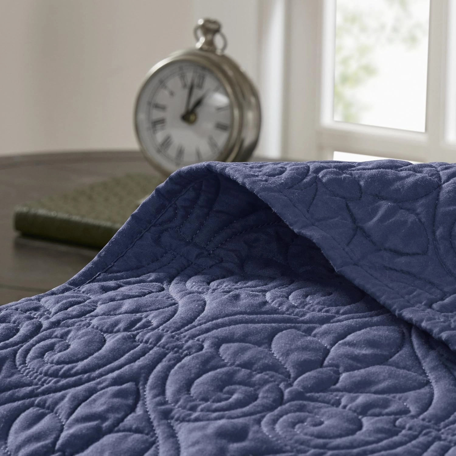 Madison Park Quebec Quilt Set - Luxurious Damask Stitching Design, Cotton Filled Lightweight Coverlet Bedspread Bedding, Shams, Twin/Twin XL(68"x90"), Navy 2 Piece