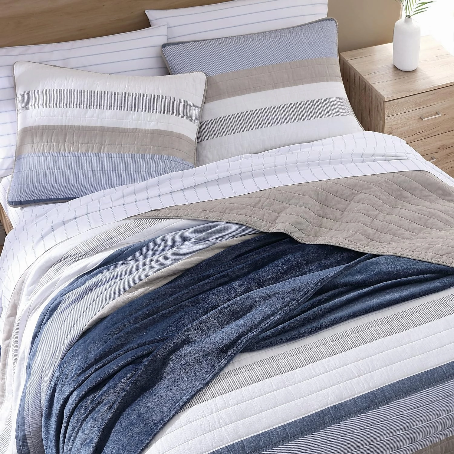 Nautica - Twin Quilt Set, Cotton Reversible Bedding with Matching Sham (Galewood Blue, Twin)