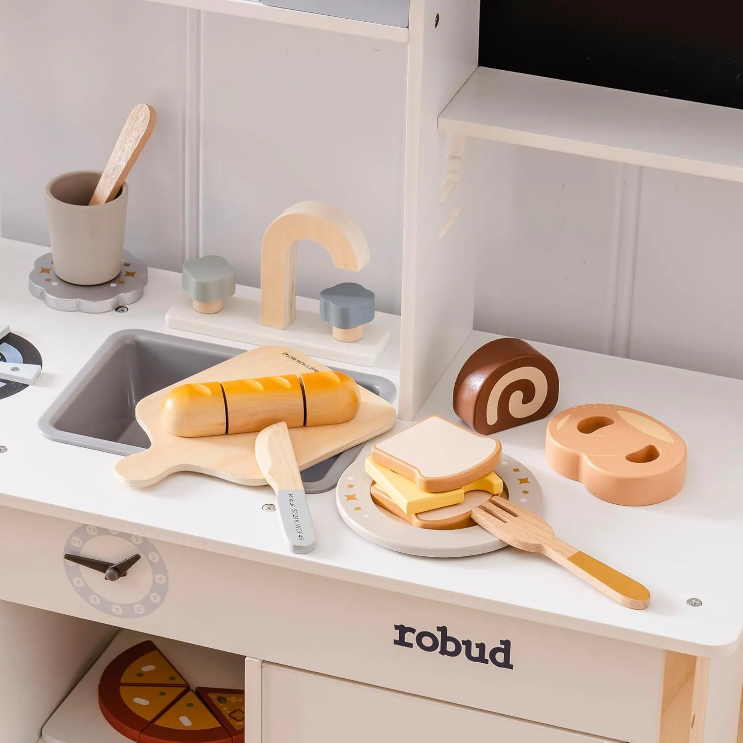 ROBOTIME Wooden Play Food Cutting Bread Set, Pretend Play Toy Food for Play Kitchen with Shopping Bag – Kids Kitchen Accessories, Wooden Bread Toys for Boys & Girls