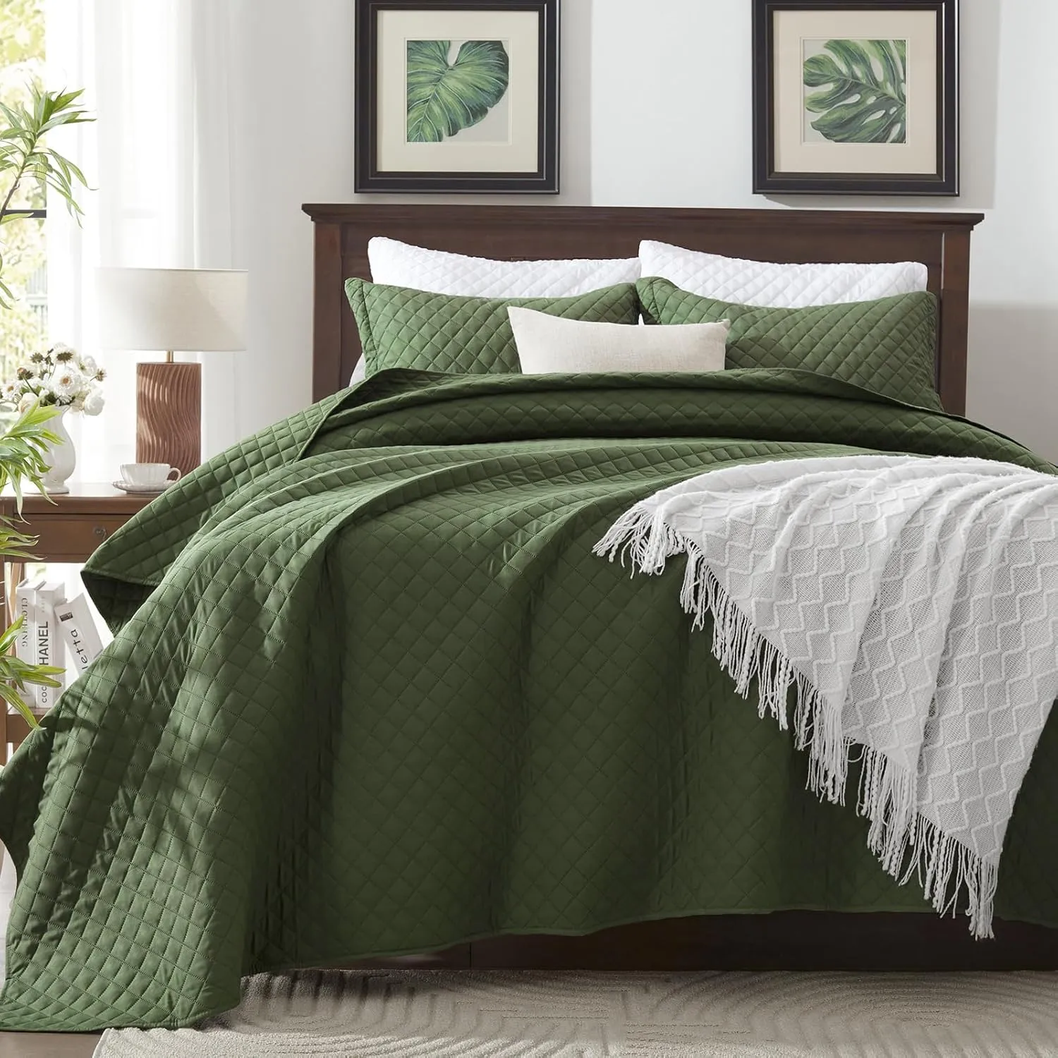 SunStyle Home Olive Green Queen Quilt Bedding Set, Lightweight Summer Blanket Bedspread, Full Queen Size Quilt, Luxury Durable Quilted Stitching Coverlet with 2 Pillow Shams Diamond All Seasons 3pcs
