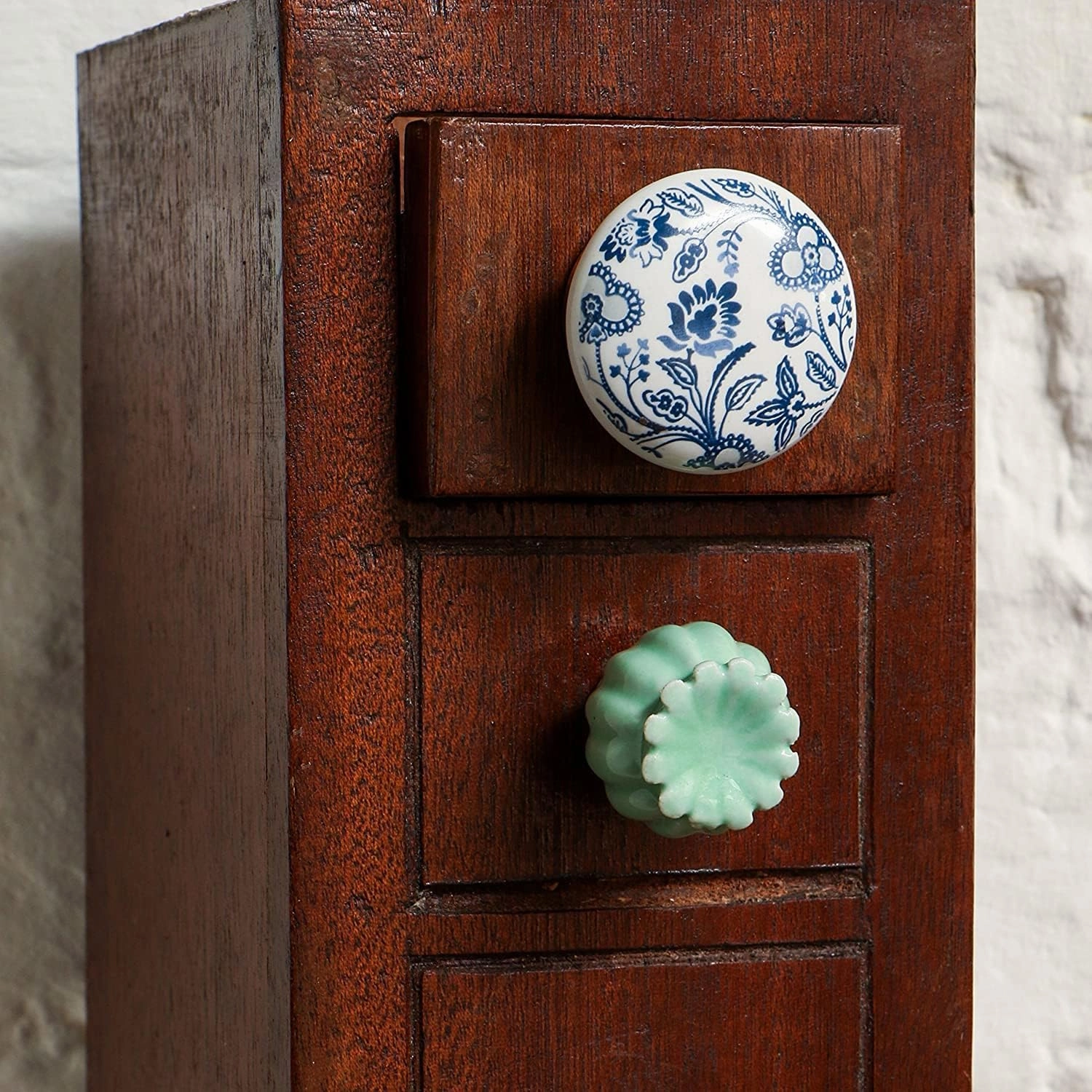 TRINCA-FERRO Set of 6 Ceramic Round Handmade White and Blue Floral Knob for Cabinets Dresser Drawers Laundry Room Closet Doors Knobs for Interior/Exterior | Office | Bedroom | Bathroom | Kitchen |